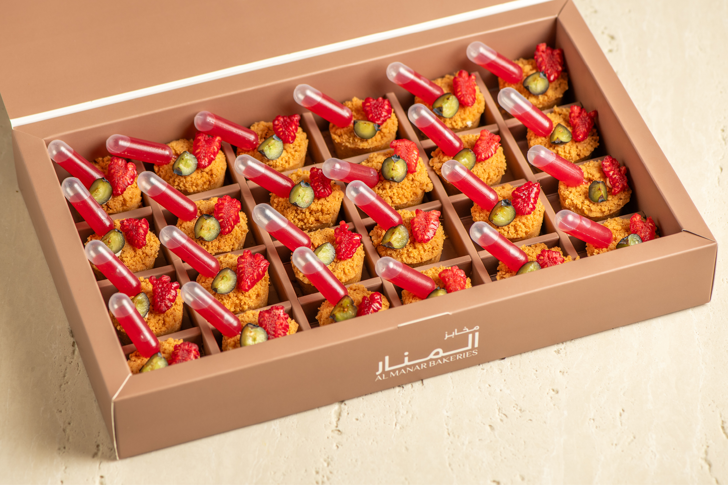 Mini strawberry cheesecake box